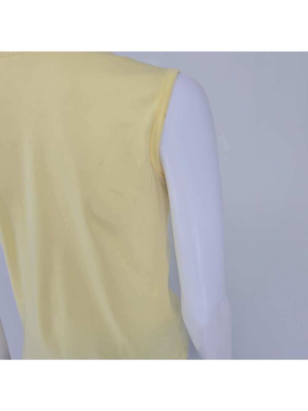 Vintage 1990s Women's Butter Yellow Knit Mock Neck Sleeveless Zip Top (S/M) - Picture 10 of 13